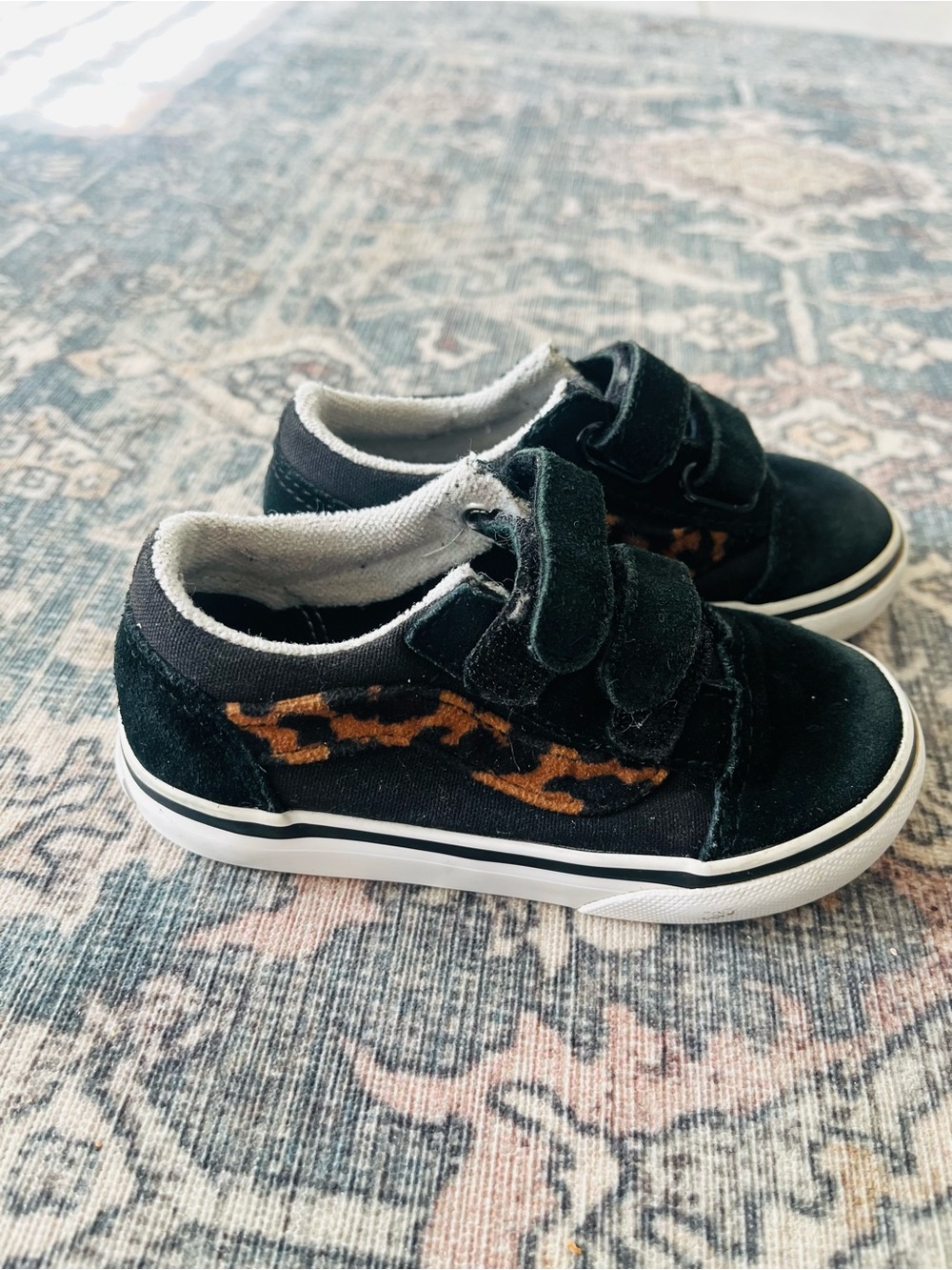 Toddler black Leopard-Accent Velcro Sneakers
